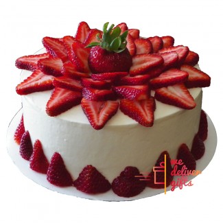 Creamy strawberry cake