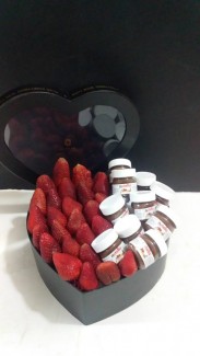 Heart box with Strawberry and nutella