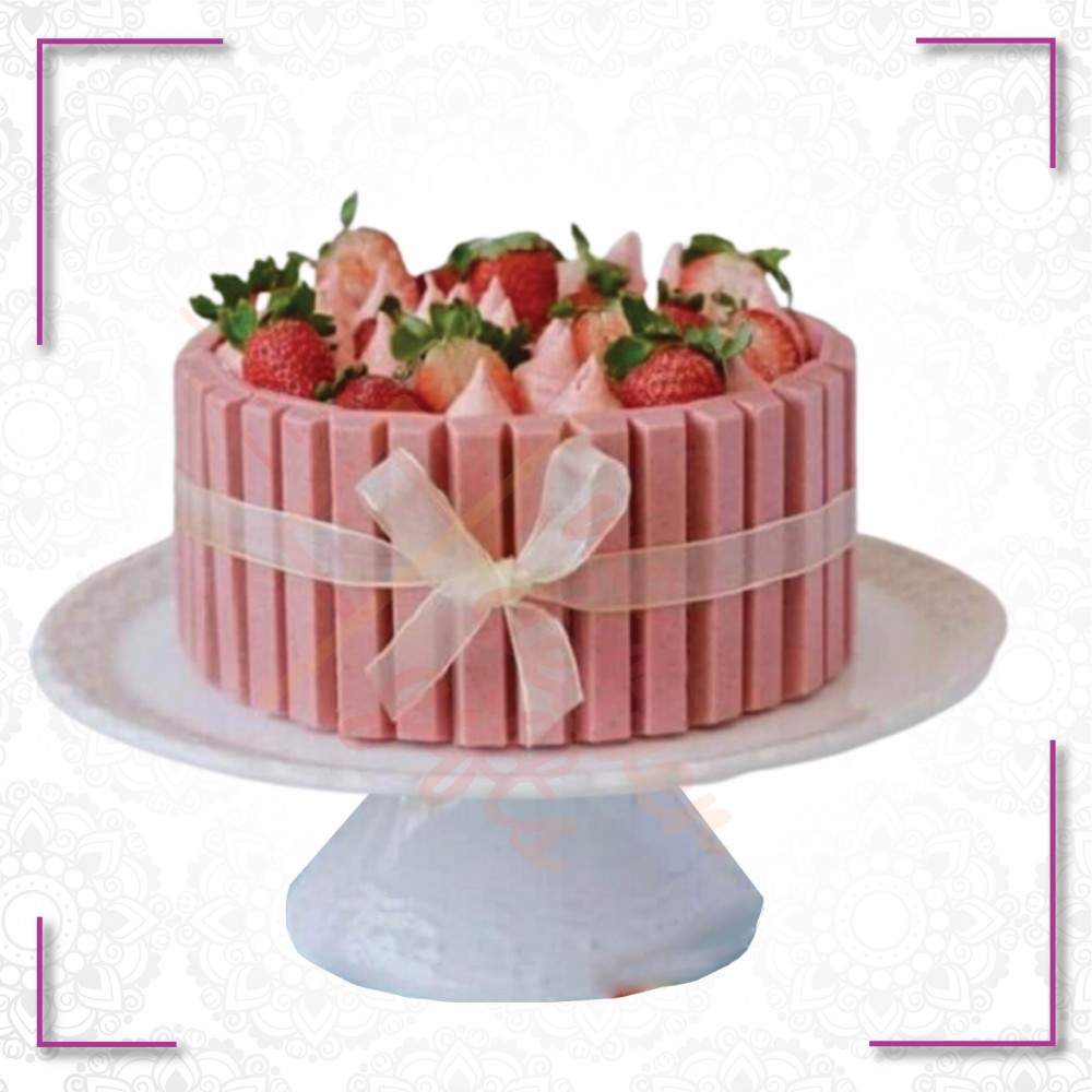 KitKat Strawberry Cake WeDeliverGifts